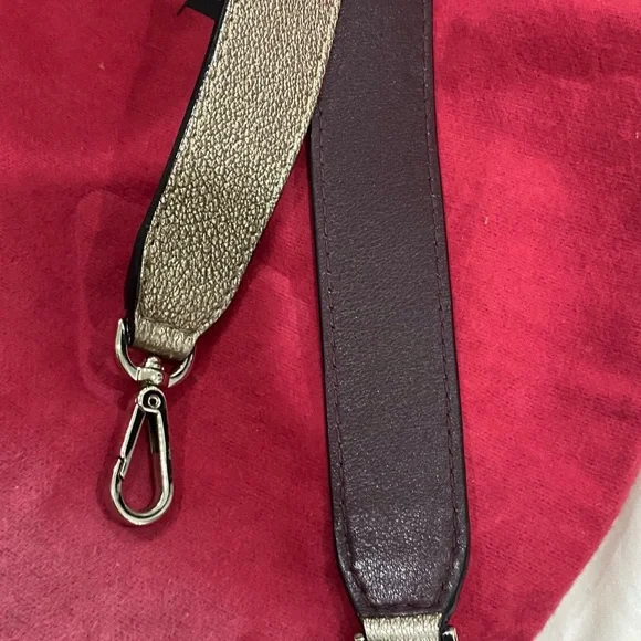 👜Carolina Herrera cross body súper good condition👜 - Picture 12 of 16